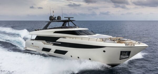 Ferretti Yachts 920